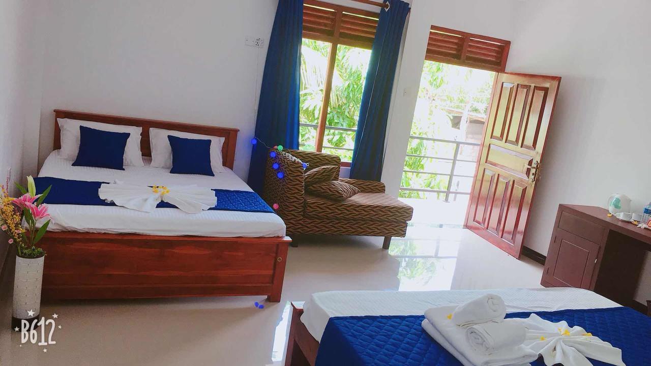 Blue Whale Holiday Hotel Mirissa Exterior foto