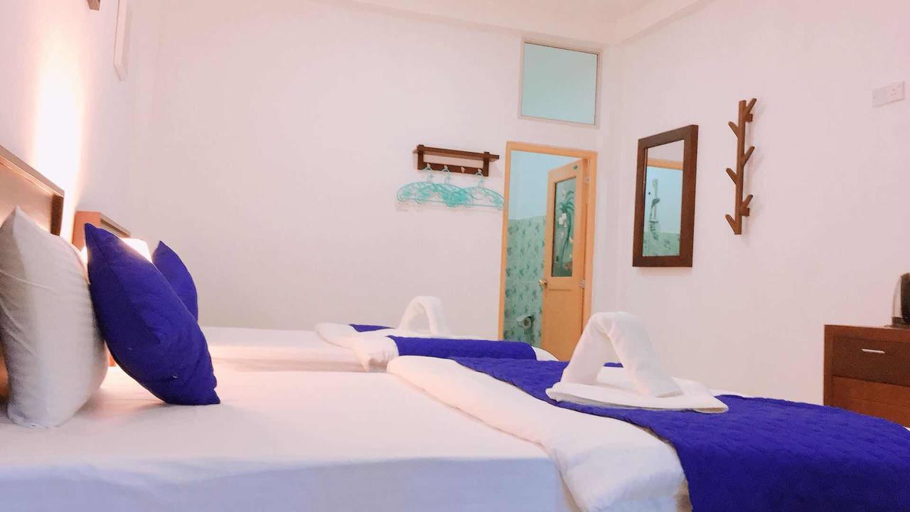 Blue Whale Holiday Hotel Mirissa Exterior foto