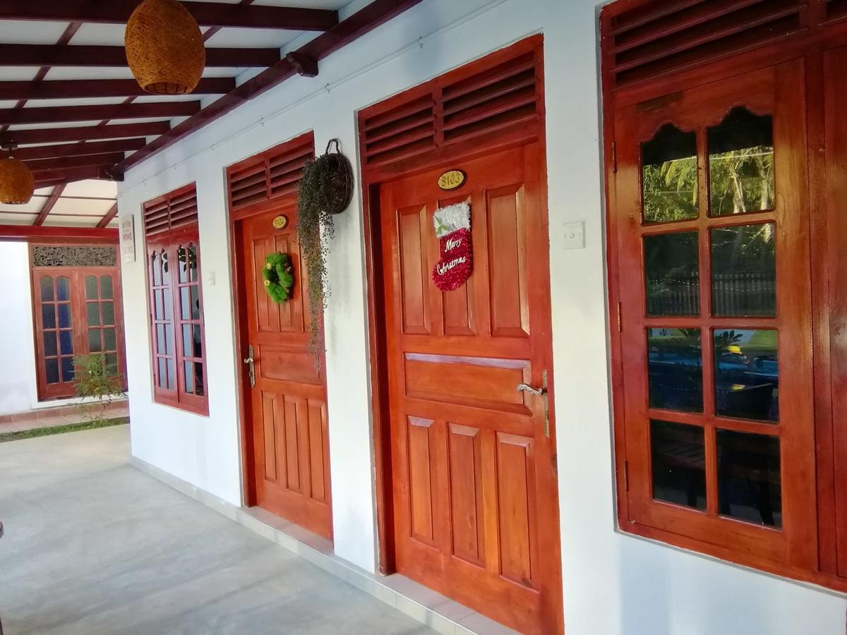 Blue Whale Holiday Hotel Mirissa Exterior foto