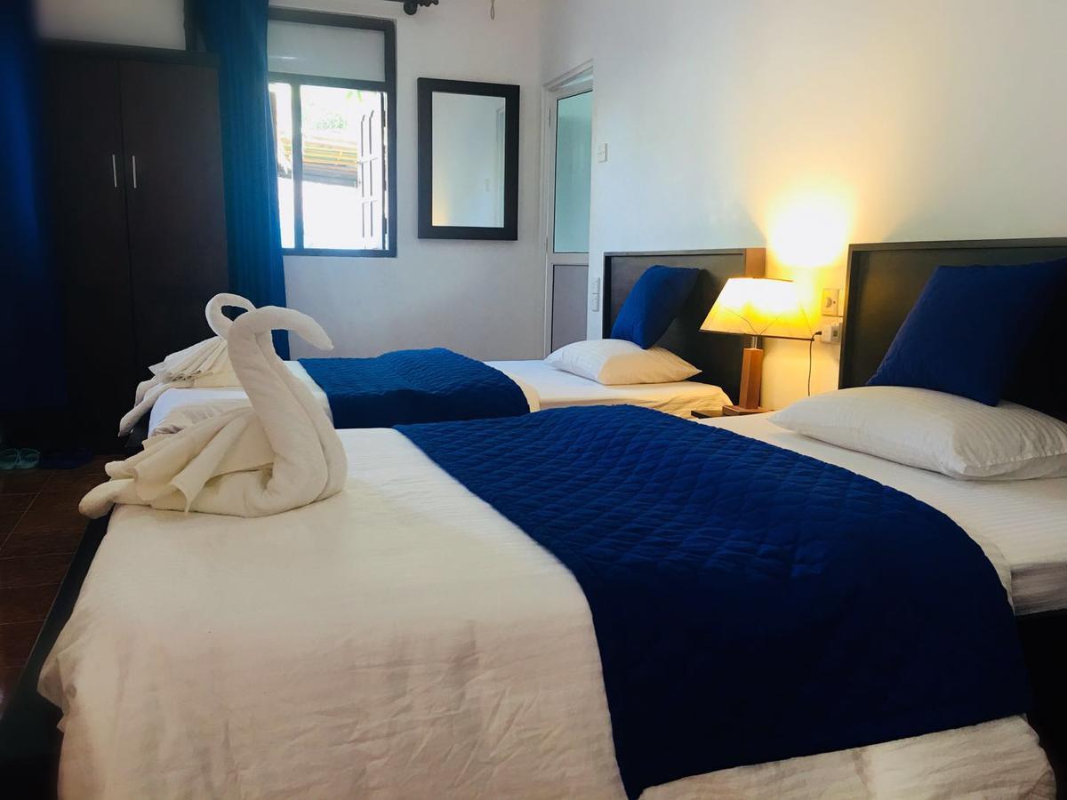 Blue Whale Holiday Hotel Mirissa Zimmer foto